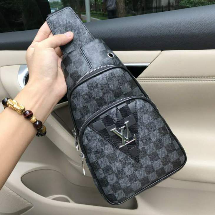Picture of Louis Vuitton Mens Bags _SKUfw134077789fw
